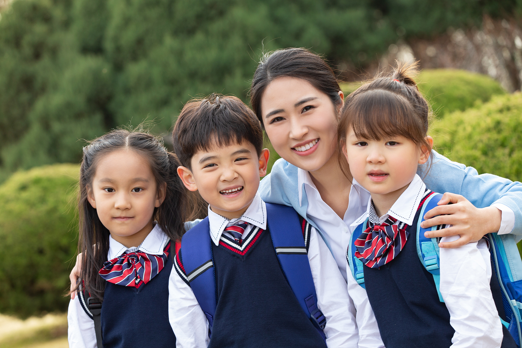 学生和老师.jpg